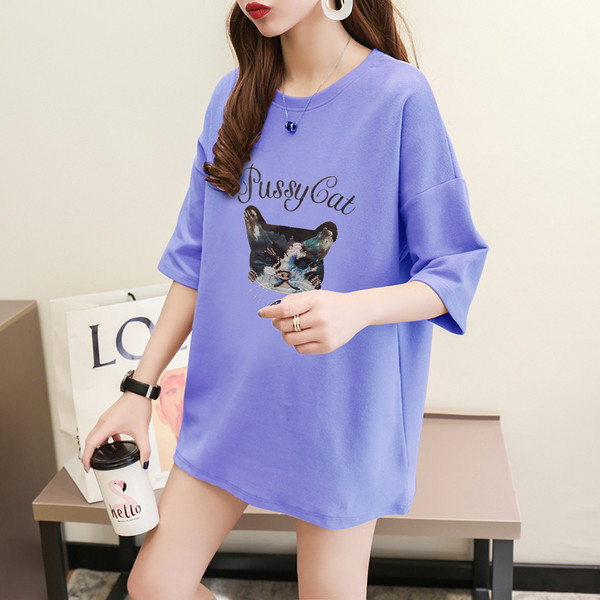 Moteriški laisvalaikio marškinėliai su spalvotomis aplikacijomis ir trumpomis rankovėmis