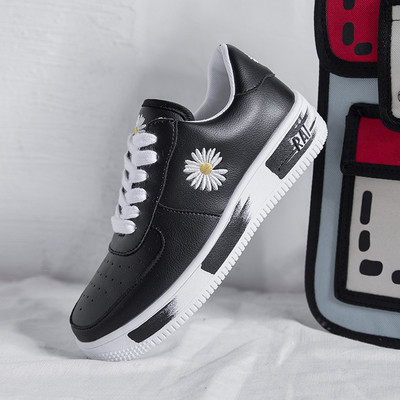 Naiste vabaajajalatsid ökonahast lameda talla ja värvilise tikandiga