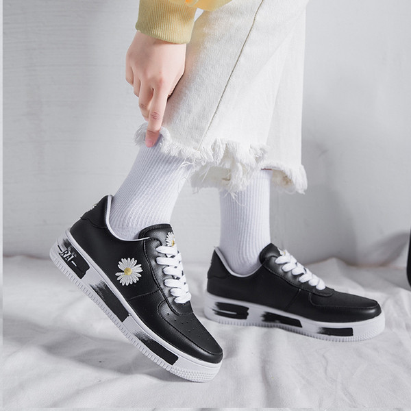 Naiste vabaajajalatsid ökonahast lameda talla ja värvilise tikandiga