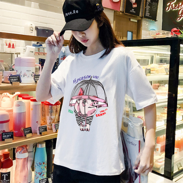 Moteriška laisvalaikio palaidinė trumpomis rankovėmis ir spalvotu raštu