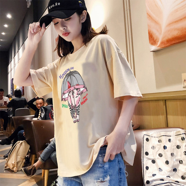 Moteriška laisvalaikio palaidinė trumpomis rankovėmis ir spalvotu raštu