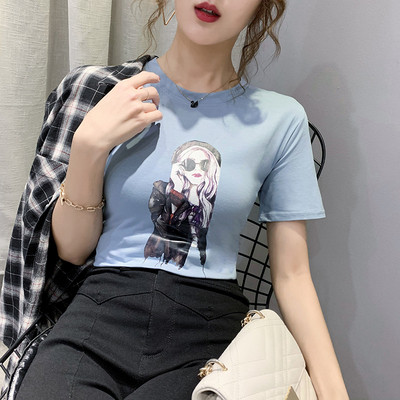 Γυναικεία μοντέρνα μπλούζα με οβάλ λαιμόκοψη, κοντό μανίκι και εφαρμογή