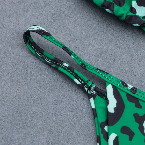 Moderns divdaļīgs peldkostīms ar leoparda apdruku zaļā krāsā