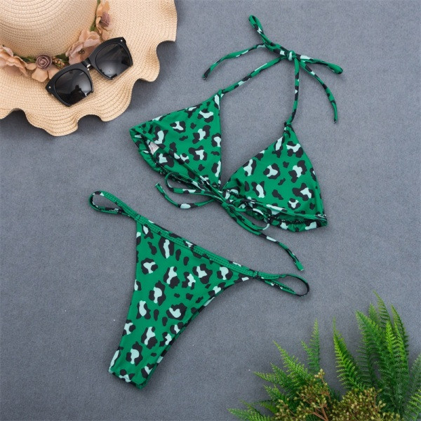 Moderns divdaļīgs peldkostīms ar leoparda apdruku zaļā krāsā