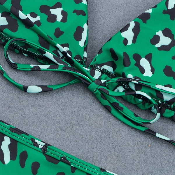 Moderns divdaļīgs peldkostīms ar leoparda apdruku zaļā krāsā