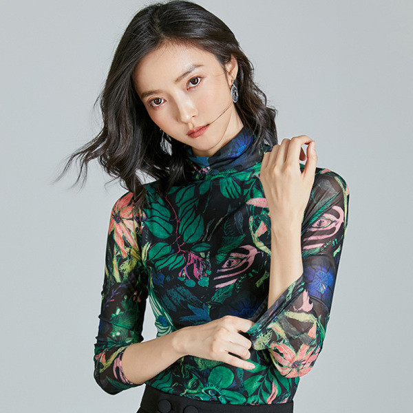 Moderni moteriška palaidinė aukšta apykakle ir gėlių motyvais