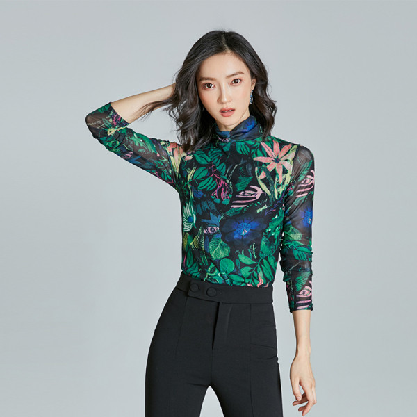 Moderni moteriška palaidinė aukšta apykakle ir gėlių motyvais