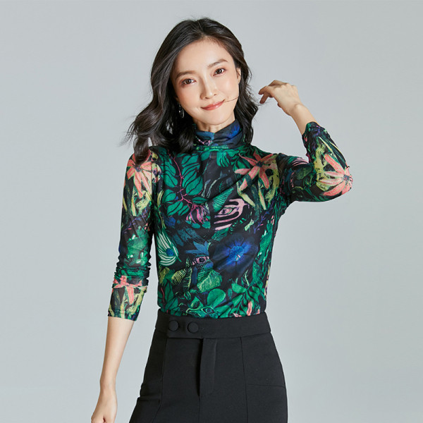 Moderni moteriška palaidinė aukšta apykakle ir gėlių motyvais