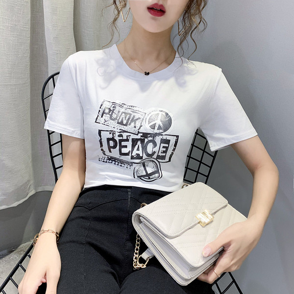 Sieviešu moderns t-krekls ar aplikāciju un īsām piedurknēm