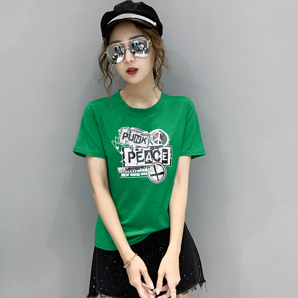 Sieviešu moderns t-krekls ar aplikāciju un īsām piedurknēm