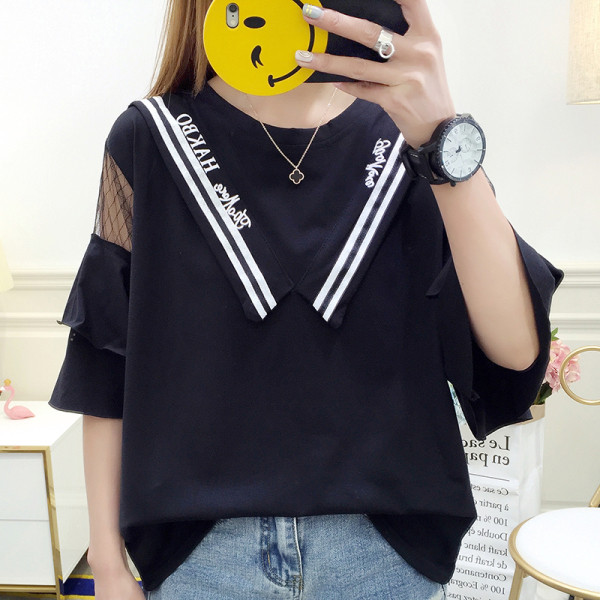 Moteriška palaidinė trumpomis rankovėmis ir ovalia iškirpte