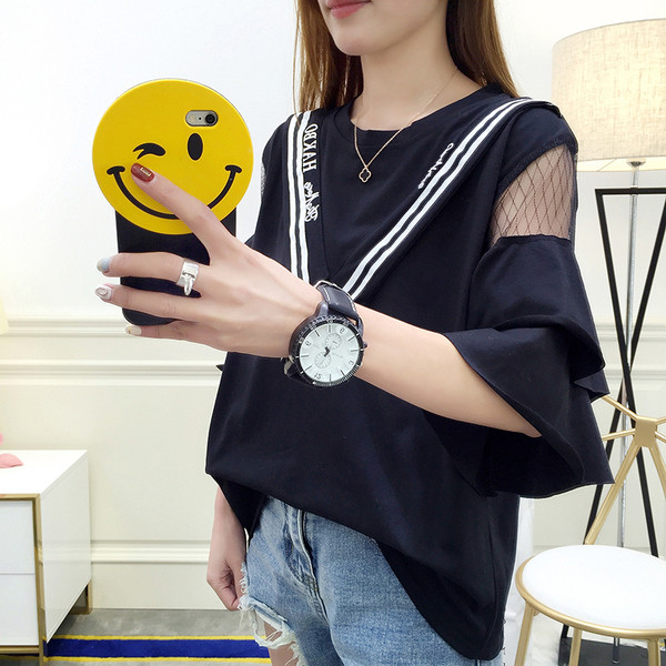 Moteriška palaidinė trumpomis rankovėmis ir ovalia iškirpte