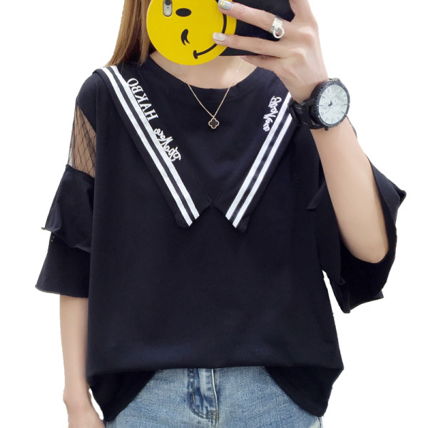 Moteriška palaidinė trumpomis rankovėmis ir ovalia iškirpte