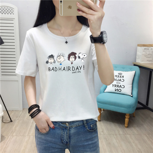 Tricou casual dama cu aplicatie colorata si maneci scurte