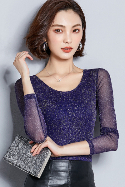 Särav naiste pluus ümara kaelusega ja pikkade varrukatega