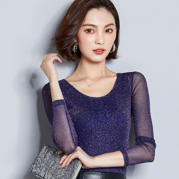 Särav naiste pluus ümara kaelusega ja pikkade varrukatega