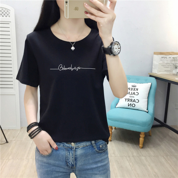 Laisva moteriška palaidinė trumpomis rankovėmis ir siuvinėjimu – platus modelis