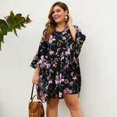 Pašreizējais sieviešu kleitas piegriezuma modelis ar 7/8 piedurknēm un ziedu rakstu