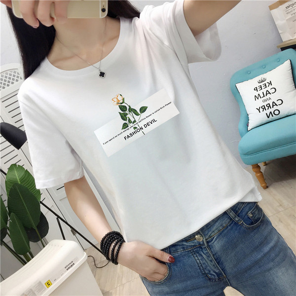 Moodne naiste lühikeste varrukate ja värvitrükiga T-särk