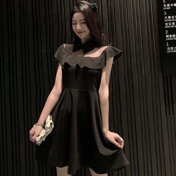 Stilīgs sieviešu kleitas piegriezuma modelis ar klasisku apkakli