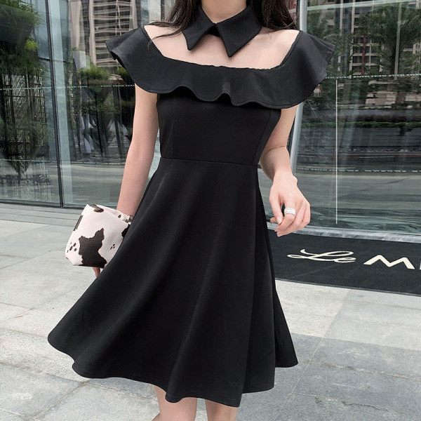 Stilīgs sieviešu kleitas piegriezuma modelis ar klasisku apkakli