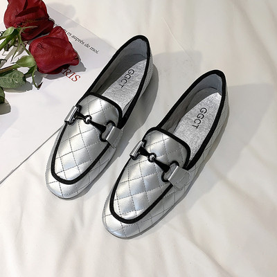 Γυναικεία casual μοκασίνια με επίπεδη σόλα και μεταλλικό στοιχείο