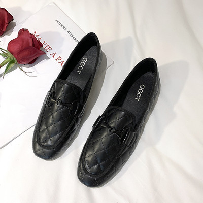 Γυναικεία casual μοκασίνια με επίπεδη σόλα και μεταλλικό στοιχείο