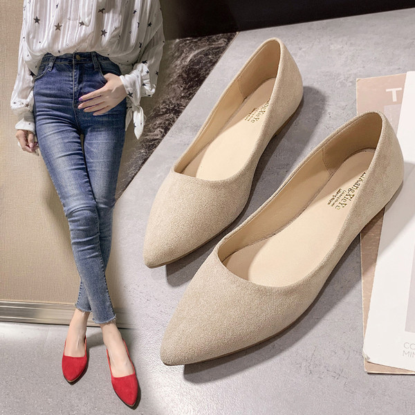 Sieviešu ikdienas apavi ar plakanu zoli no eko zamšādas - smaila modeļa