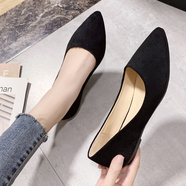 Sieviešu ikdienas apavi ar plakanu zoli no eko zamšādas - smaila modeļa