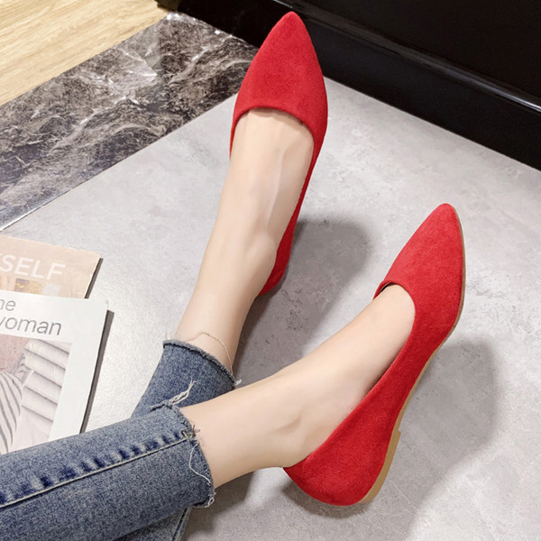 Sieviešu ikdienas apavi ar plakanu zoli no eko zamšādas - smaila modeļa