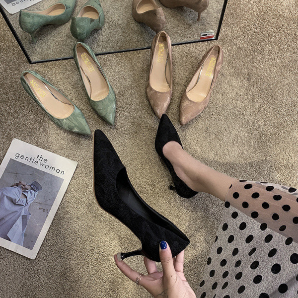 Naiste vabaaja teravatipulised madala kontsaga kingad