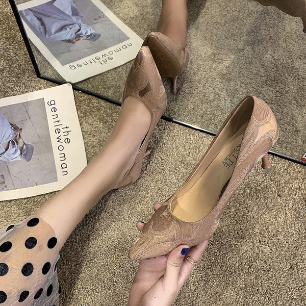 Naiste vabaaja teravatipulised madala kontsaga kingad