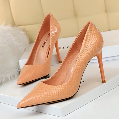 Νέο μοντέλο κομψά γυναικεία παπούτσια με ψηλό τακούνι