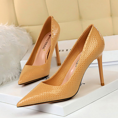 Νέο μοντέλο κομψά γυναικεία παπούτσια με ψηλό τακούνι