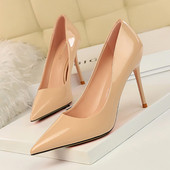 Κομψά γυναικεία παπούτσια μοντέρνα με ψηλό τακούνι