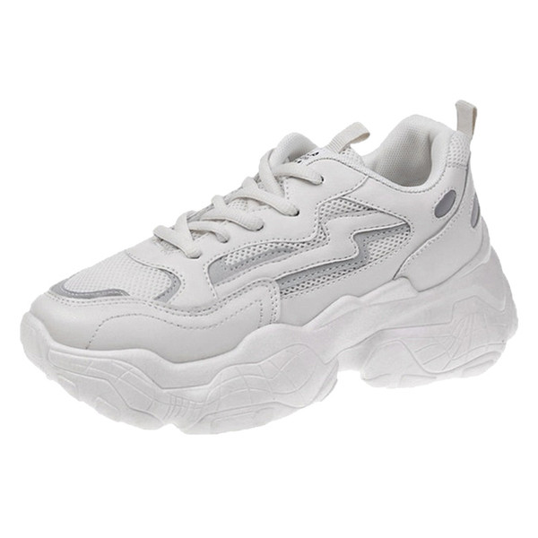 Pavasara sieviešu kedas ar raupju un augstu zoli