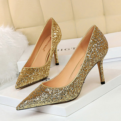 Νέο μοντέλο γυναικεία παπούτσια με γυαλιστερό αποτέλεσμα