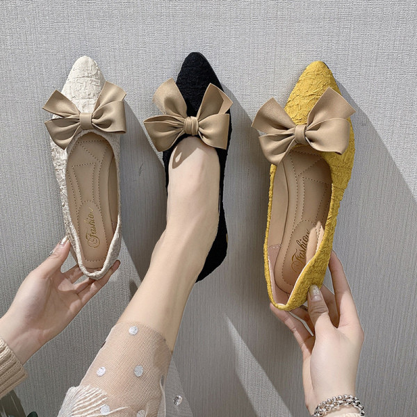 Γυναικεία παπούτσια με κορδέλα και επίπεδη σόλα