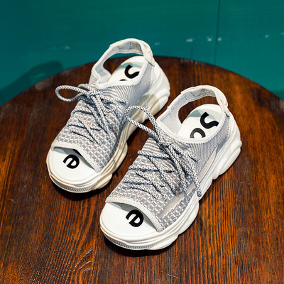 Γυναικεία ανοιξιάτικα σανδάλια με ψηλό τακούνι