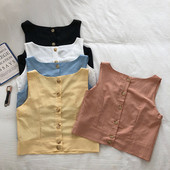 Mūsdienīgs sieviešu tops ar pogām un ovālu kakla izgriezumu