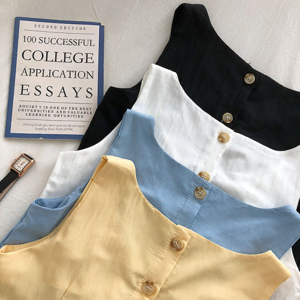 Mūsdienīgs sieviešu tops ar pogām un ovālu kakla izgriezumu