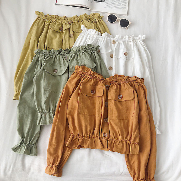 Μοντέρνα γυναικεία μπλούζα με τσέπες και ντεκολτέ