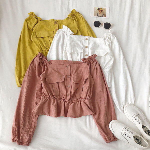 Sieviešu blūze ar kvadrātveida kakla izgriezumu un pogām