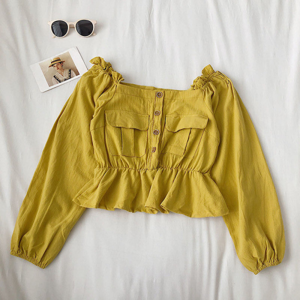 Sieviešu blūze ar kvadrātveida kakla izgriezumu un pogām