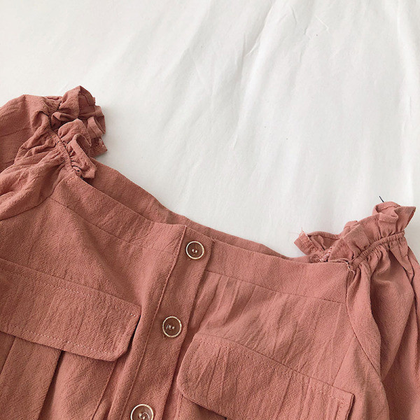 Sieviešu blūze ar kvadrātveida kakla izgriezumu un pogām