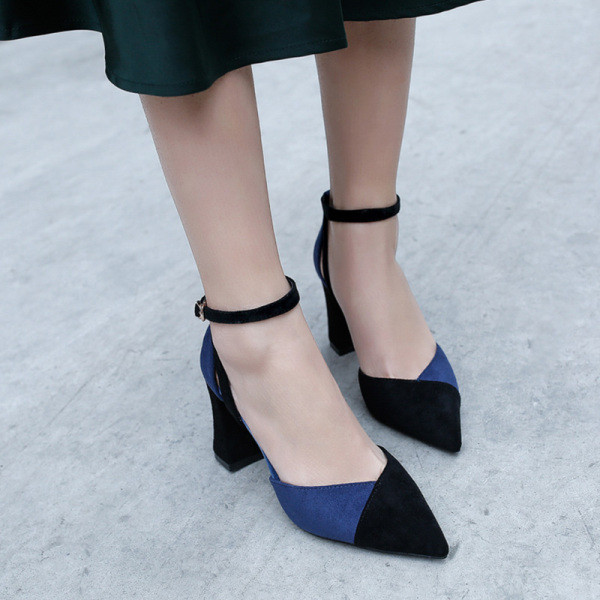 Naiste kõrge kontsaga kingade uus mudel - terava otsaga mudel