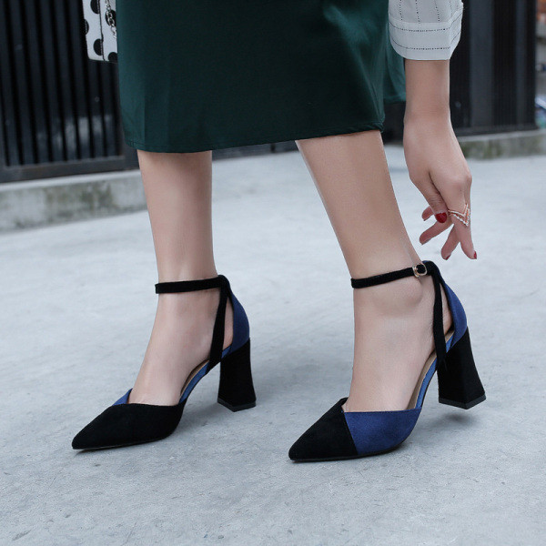 Naiste kõrge kontsaga kingade uus mudel - terava otsaga mudel