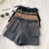 Sieviešu šorti ar jostu un kabatām