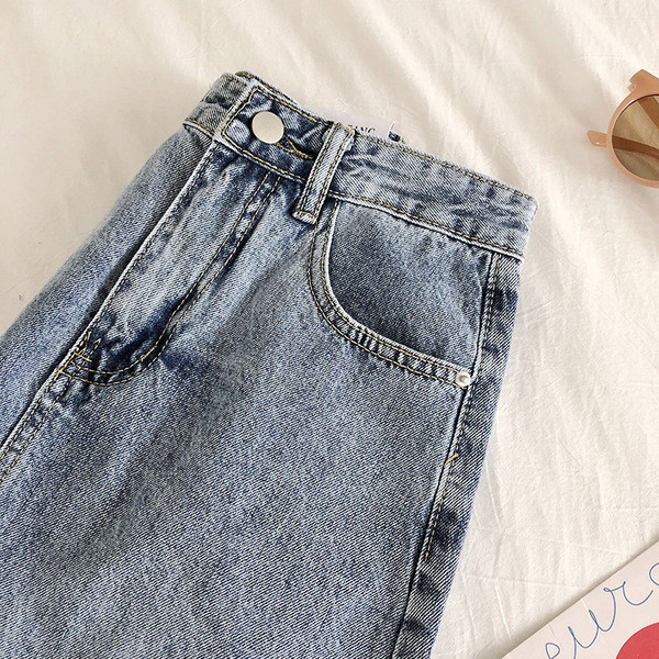 Sieviešu džinsa svārki ar kabatām un saplēstiem motīviem