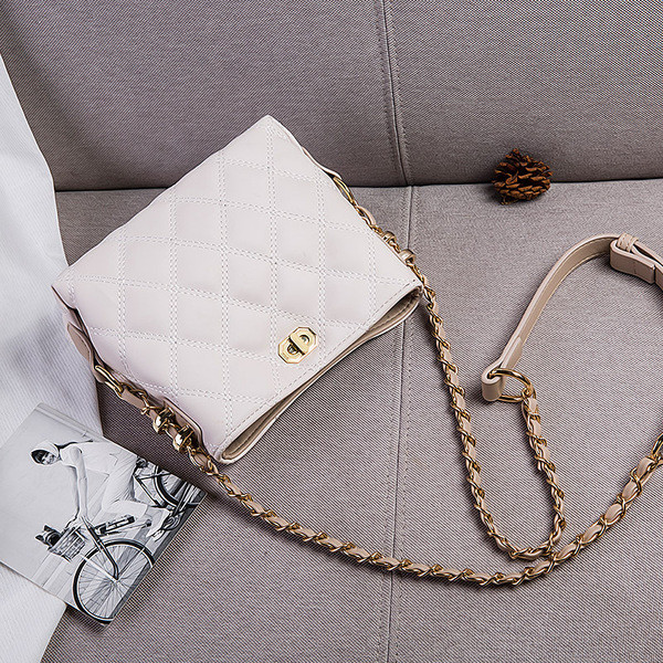 Moodne õlasangaga ökonahast naistekott